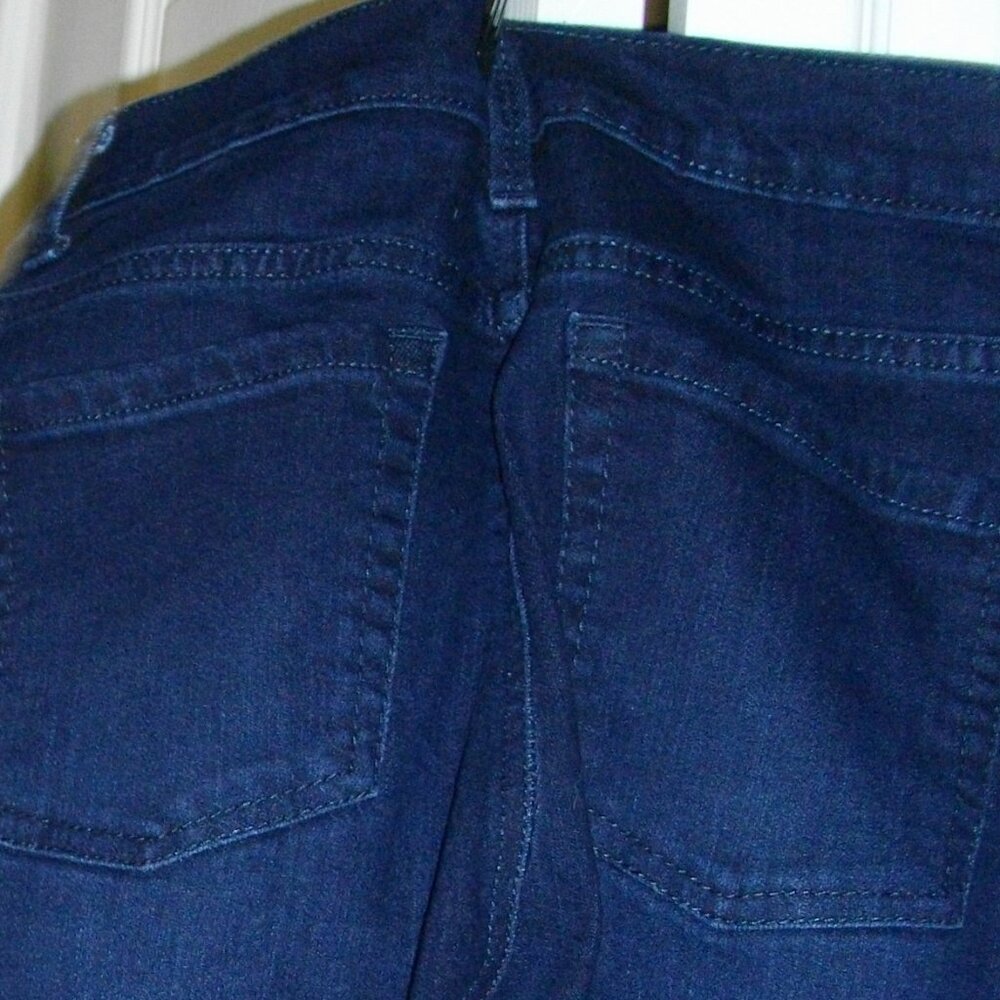 Gloria Vanderbilt dark wash denim jeans, Size 8 rarely worn.